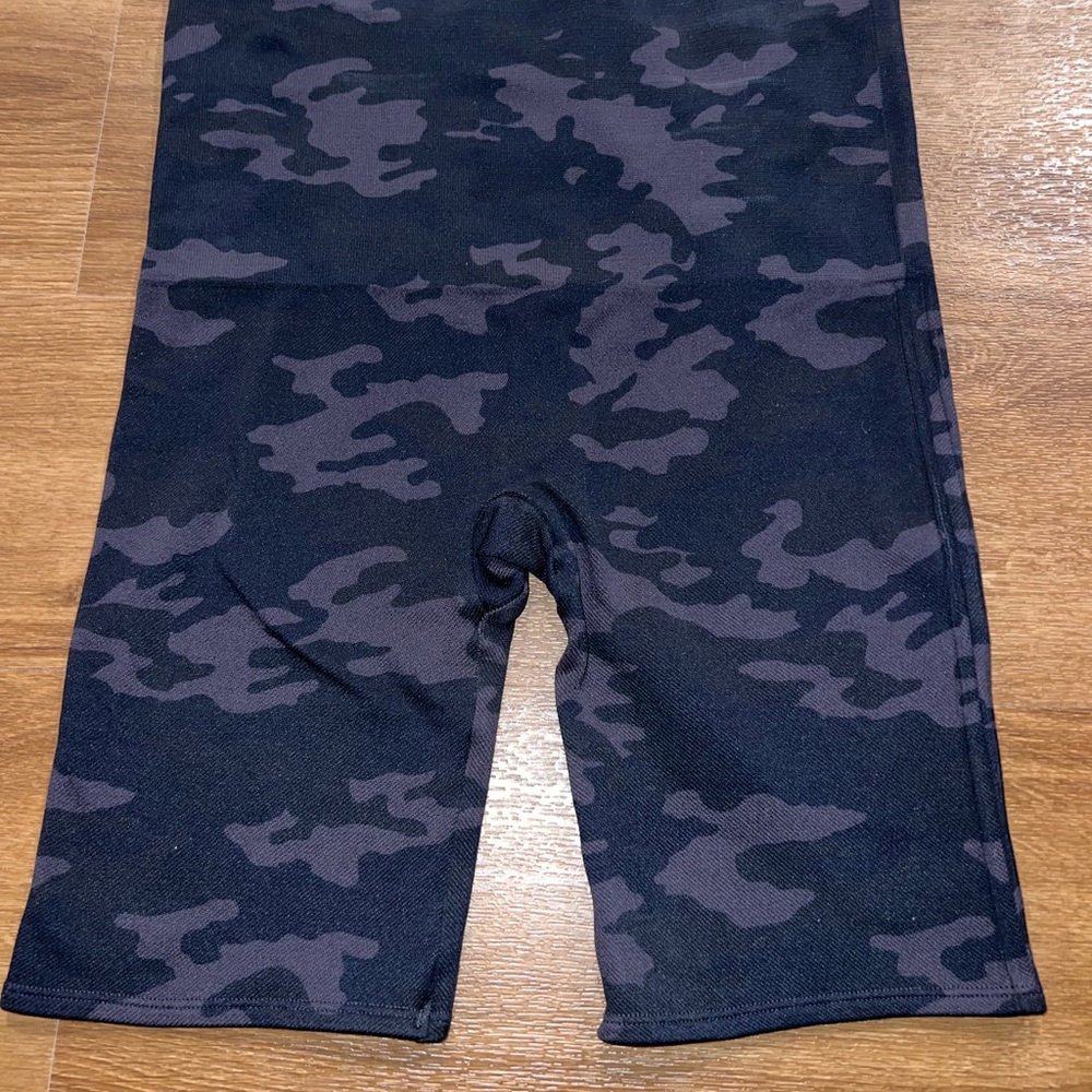 SPANX Women's size medium Black Camouflage Bike Shorts